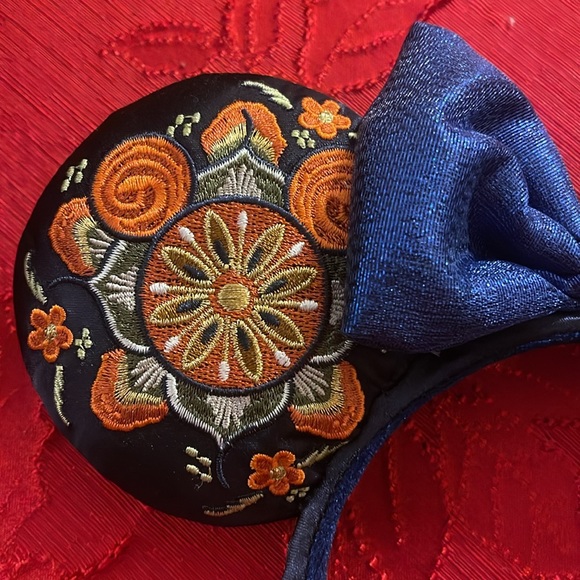 Disney Parks EPCOT Norway Minnie Mouse Ears headband - Picture 2 of 5